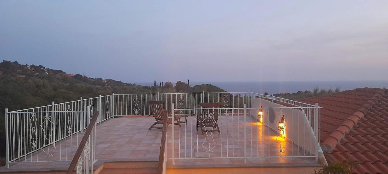 Villatramontistella Suite Capoliveri  Bagian luar foto